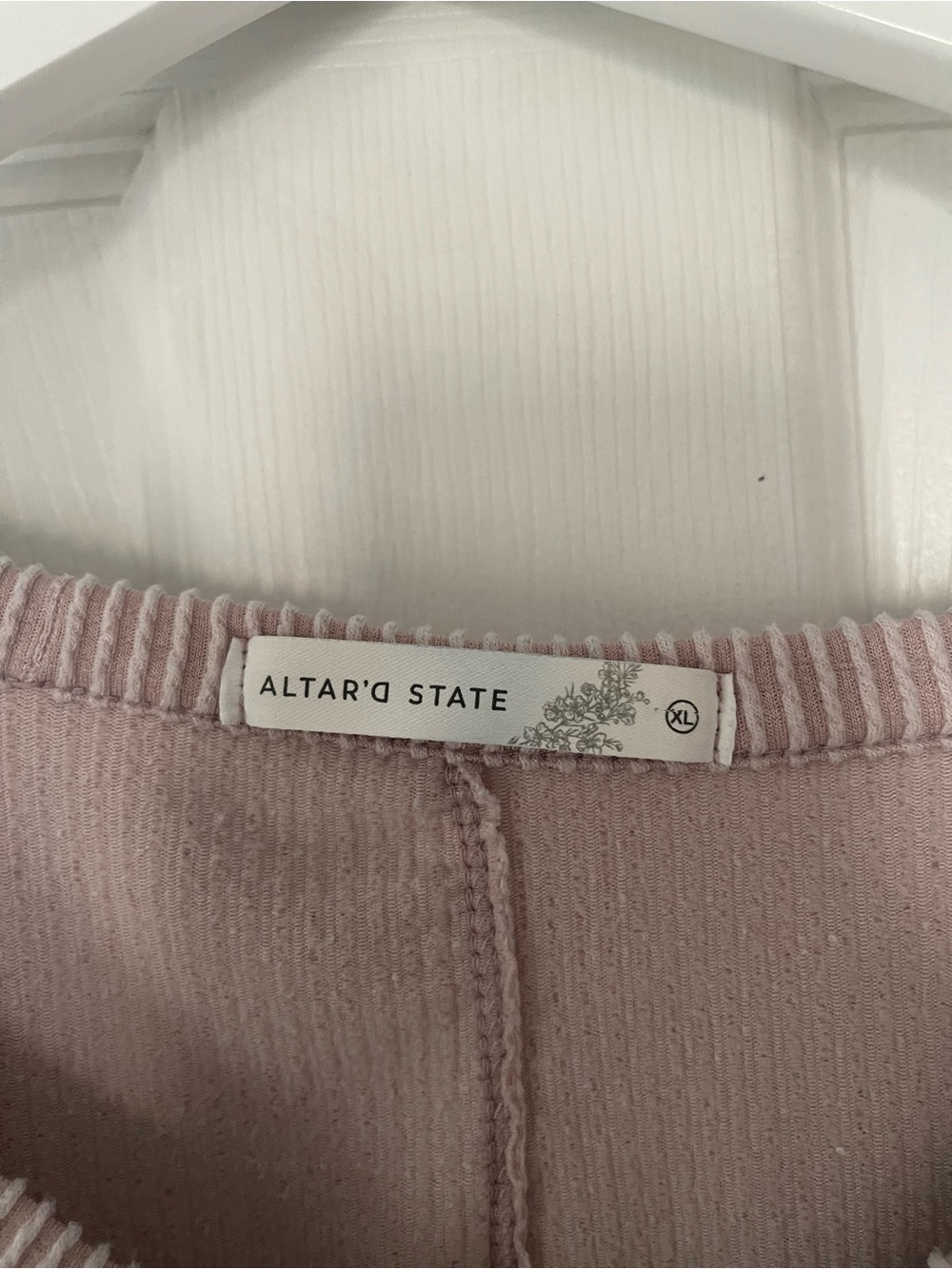 Altar'd State Ribbed V-Neck Cropped Top - Dusty Pink - Picture 2 of 3
